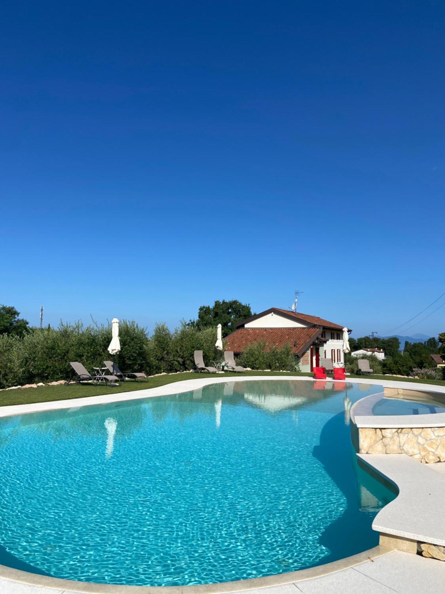 Residenza Vesentini Bed & Breakfast Pastrengo Bagian luar foto